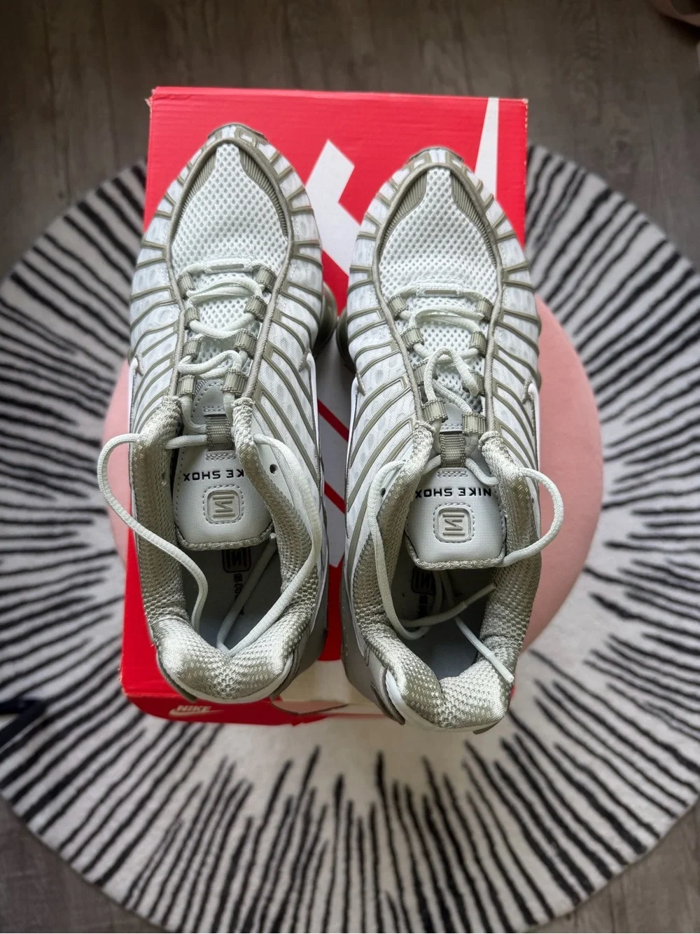 Nike Shox TL – Light Silver/White/Light Army – Women’s Size 8 – w/ Box